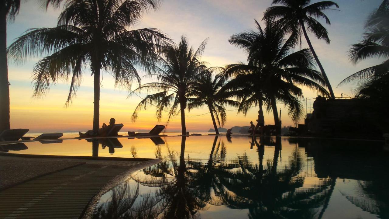 First Villa Beach Resort Baan Tai Esterno foto